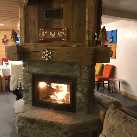 Chalet Avec Piscine Gde Capacite *